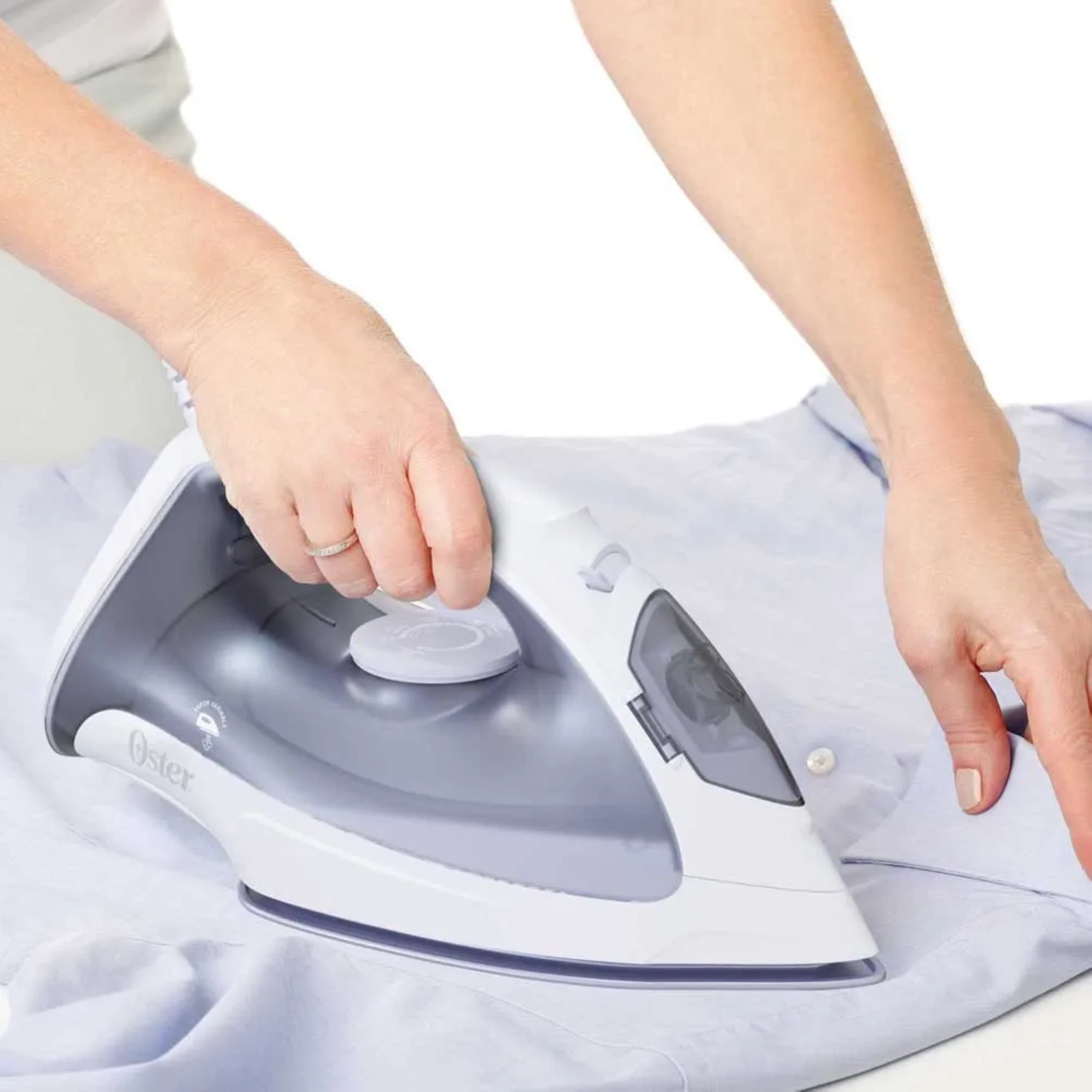 Oster® Plancha De Vapor Ligera, Fácil De Manejar, Blanca, GCSTBS3802